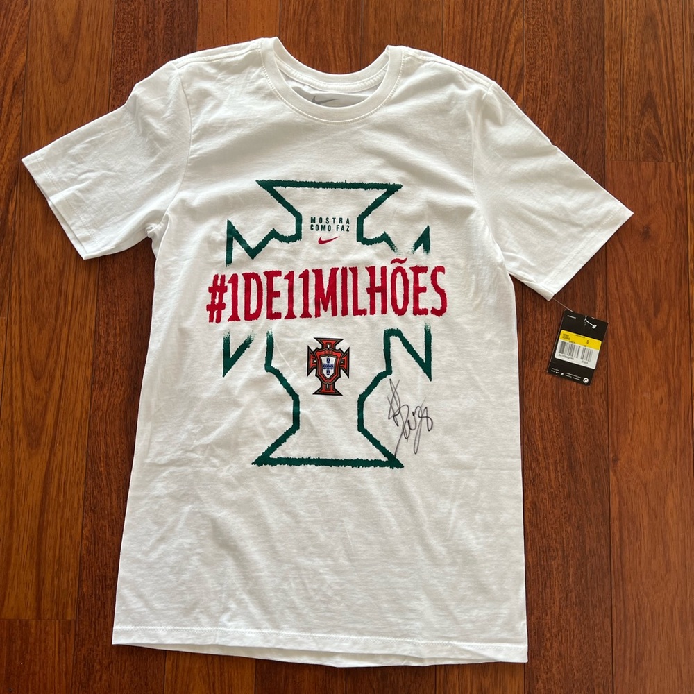BNWT 🇵🇹 Rare Nike Portugal “#1DE11MILHÕES” T-Shirt Signed by João Moutinho